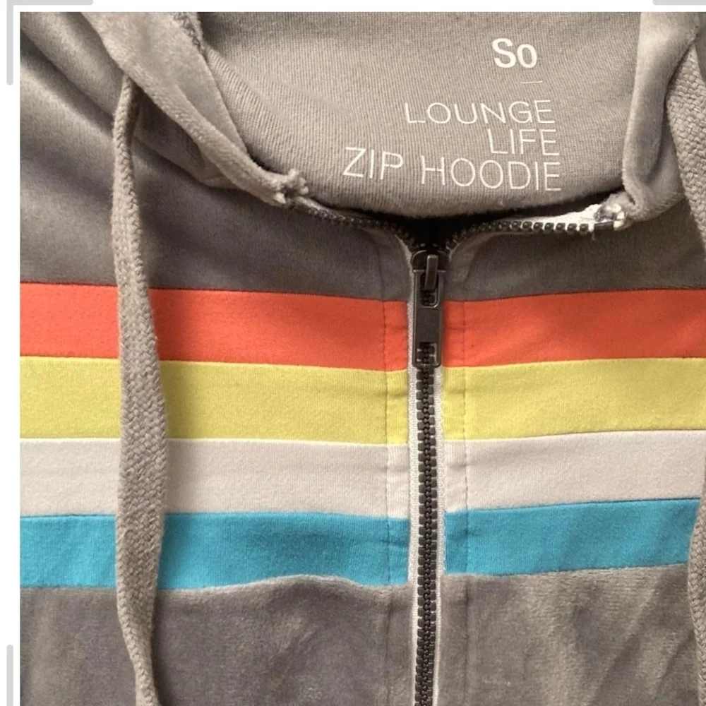 Pre-owned SO Gray Sweater with Colorful Stripes